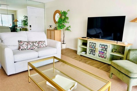 Condo in Fort Lauderdale, Florida, 1 bedroom № 1969542 - photo 5