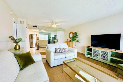 Condo in Fort Lauderdale, Florida, 1 bedroom № 1969542 - photo 1