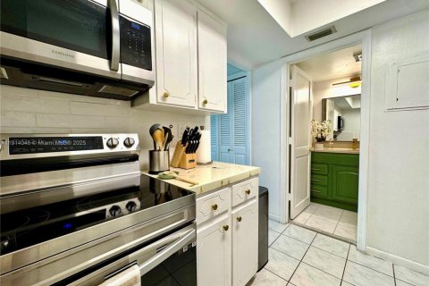 Condo in Fort Lauderdale, Florida, 1 bedroom № 1969542 - photo 7