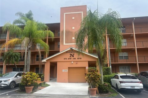 Condo in Pembroke Pines, Florida, 2 bedrooms  № 2399678 - photo 27