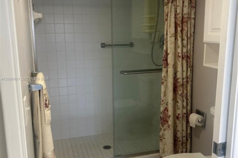 Condo in Pembroke Pines, Florida, 2 bedrooms  № 2399678 - photo 18