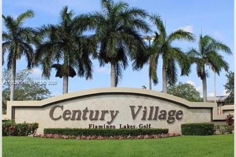 Condo in Pembroke Pines, Florida, 2 bedrooms  № 2399678 - photo 26