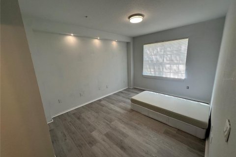 Condo in Orlando, Florida, 2 bedrooms № 2224727 - photo 15