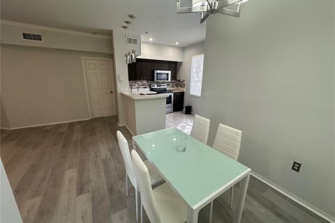 Condo in Orlando, Florida, 2 bedrooms № 2224727 - photo 10