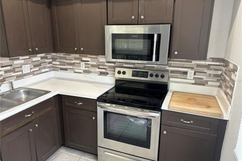 Condo in Orlando, Florida, 2 bedrooms № 2224727 - photo 12