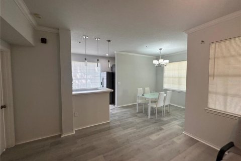 Condo in Orlando, Florida, 2 bedrooms № 2224727 - photo 9