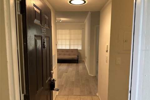 Condo in Orlando, Florida, 2 bedrooms № 2224727 - photo 4