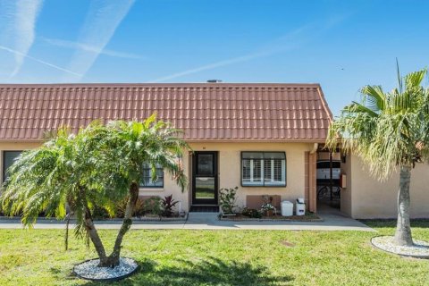 Villa ou maison à vendre à Clearwater, Floride: 2 chambres, 130.06 m2 № 1717715 - photo 1