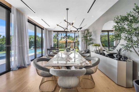 Villa ou maison à vendre à Miami, Floride: 4 chambres, 281.03 m2 № 2055699 - photo 16