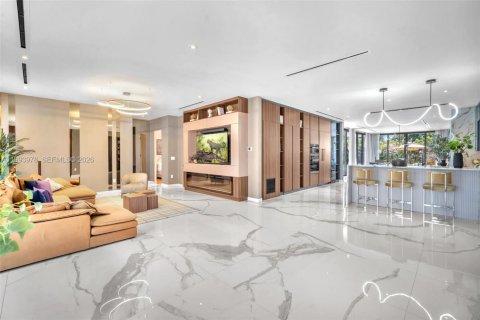 Villa ou maison à vendre à Miami, Floride: 4 chambres, 281.03 m2 № 2055699 - photo 2
