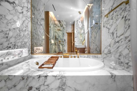 Villa ou maison à vendre à Miami, Floride: 4 chambres, 281.03 m2 № 2055699 - photo 23