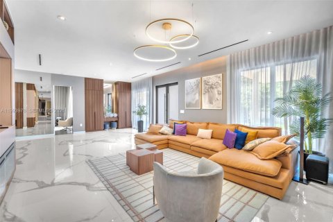 Villa ou maison à vendre à Miami, Floride: 4 chambres, 281.03 m2 № 2055699 - photo 19