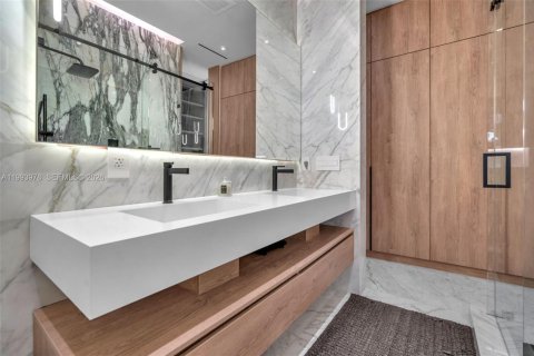 Villa ou maison à vendre à Miami, Floride: 4 chambres, 281.03 m2 № 2055699 - photo 25