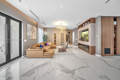 Villa ou maison à vendre à Miami, Floride: 4 chambres, 281.03 m2 № 2055699 - photo 18