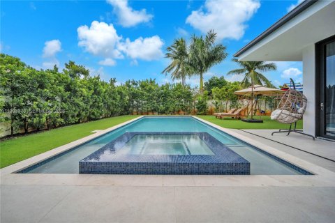 Villa ou maison à vendre à Miami, Floride: 4 chambres, 281.03 m2 № 2055699 - photo 6