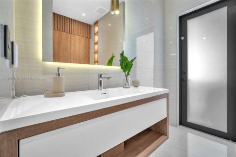 Villa ou maison à vendre à Miami, Floride: 4 chambres, 281.03 m2 № 2055699 - photo 27