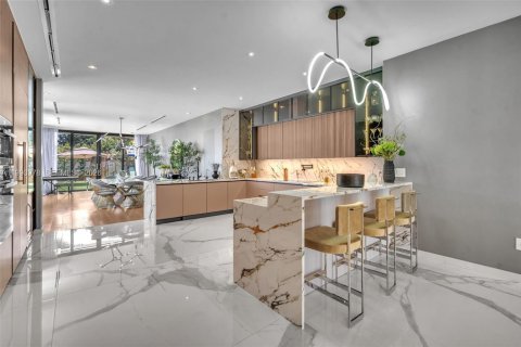 Villa ou maison à vendre à Miami, Floride: 4 chambres, 281.03 m2 № 2055699 - photo 30