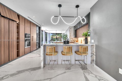 Villa ou maison à vendre à Miami, Floride: 4 chambres, 281.03 m2 № 2055699 - photo 29