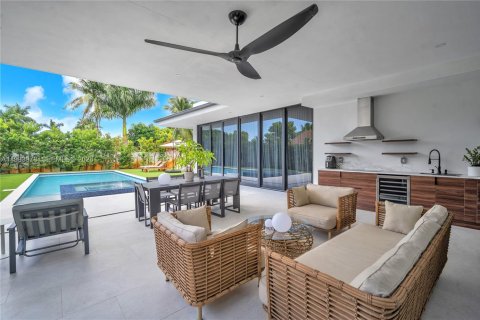 Villa ou maison à vendre à Miami, Floride: 4 chambres, 281.03 m2 № 2055699 - photo 14