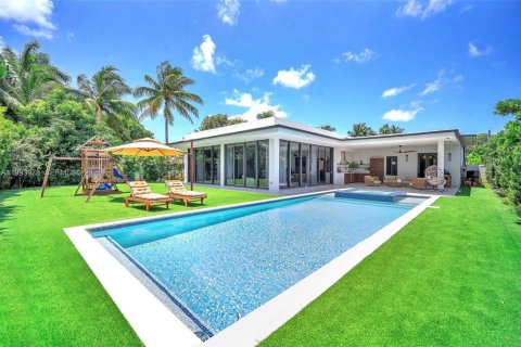 Villa ou maison à vendre à Miami, Floride: 4 chambres, 281.03 m2 № 2055699 - photo 1