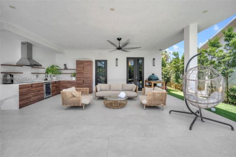 Villa ou maison à vendre à Miami, Floride: 4 chambres, 281.03 m2 № 2055699 - photo 15