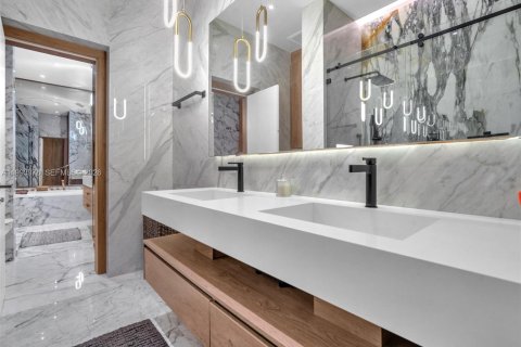 Villa ou maison à vendre à Miami, Floride: 4 chambres, 281.03 m2 № 2055699 - photo 26