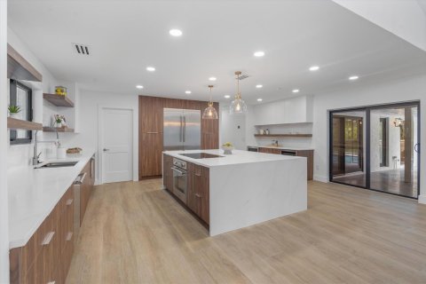 House in Wellington, Florida 5 bedrooms, 324.41 sq.m. № 2190933 - photo 5