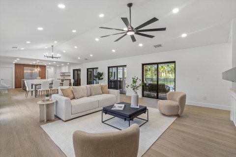 House in Wellington, Florida 5 bedrooms, 324.41 sq.m. № 2190933 - photo 3