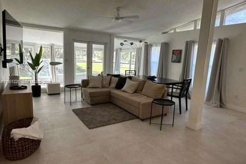 Дом в Гейнсвилл, Флорида 4 спальни № 2043389