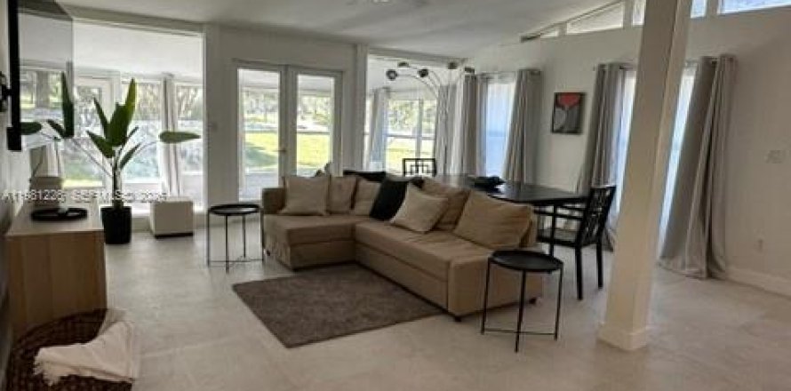 Дом в Гейнсвилл, Флорида 4 спальни № 2043389