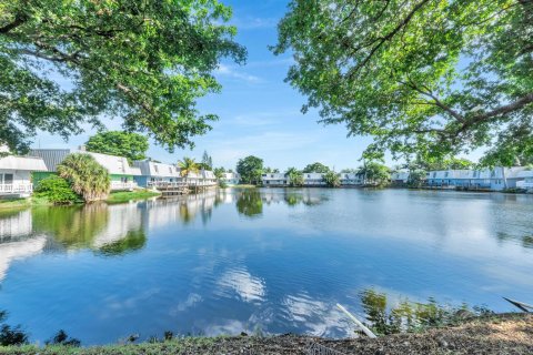 Copropriété à vendre à Oakland Park, Floride: 2 chambres, 71.53 m2 № 2174289 - photo 11