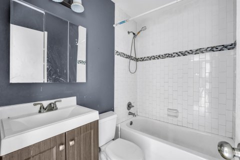Copropriété à vendre à Oakland Park, Floride: 2 chambres, 71.53 m2 № 2174289 - photo 9