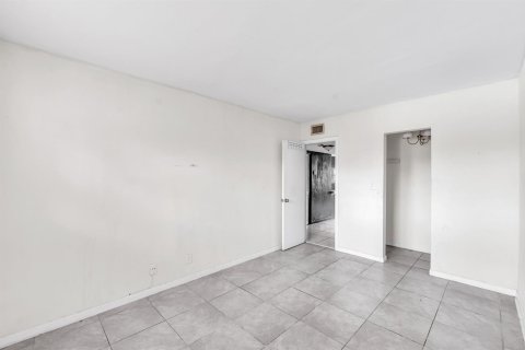 Copropriété à vendre à Oakland Park, Floride: 2 chambres, 71.53 m2 № 2174289 - photo 6