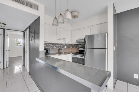 Copropriété à vendre à Oakland Park, Floride: 2 chambres, 71.53 m2 № 2174289 - photo 3