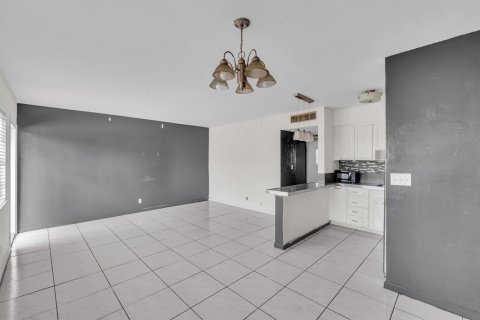 Condo in Oakland Park, Florida, 2 bedrooms № 2174289