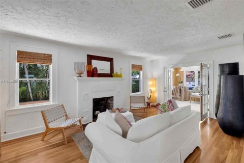 House in Miami Shores, Florida 2 bedrooms, 99.68 sq.m. № 1745748 - photo 17