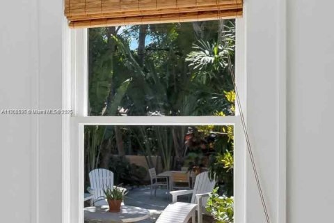 House in Miami Shores, Florida 2 bedrooms, 99.68 sq.m. № 1745748 - photo 30