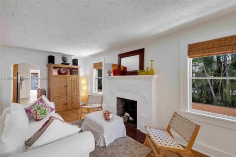 House in Miami Shores, Florida 2 bedrooms, 99.68 sq.m. № 1745748 - photo 18