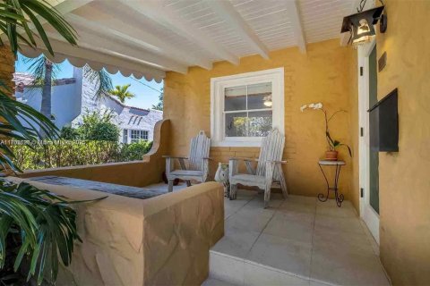 House in Miami Shores, Florida 2 bedrooms, 99.68 sq.m. № 1745748 - photo 3