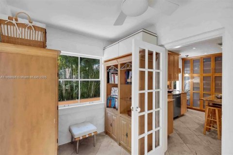 House in Miami Shores, Florida 2 bedrooms, 99.68 sq.m. № 1745748 - photo 27