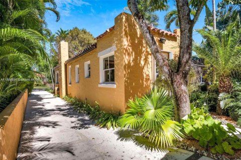 House in Miami Shores, Florida 2 bedrooms, 99.68 sq.m. № 1745748 - photo 11