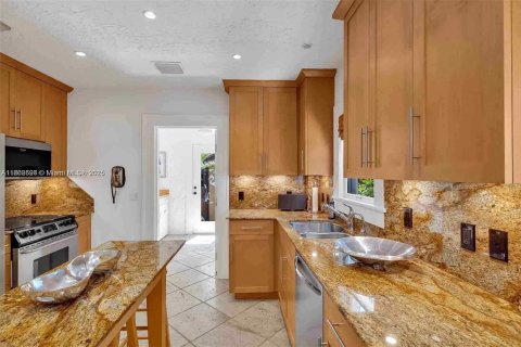 House in Miami Shores, Florida 2 bedrooms, 99.68 sq.m. № 1745748 - photo 25