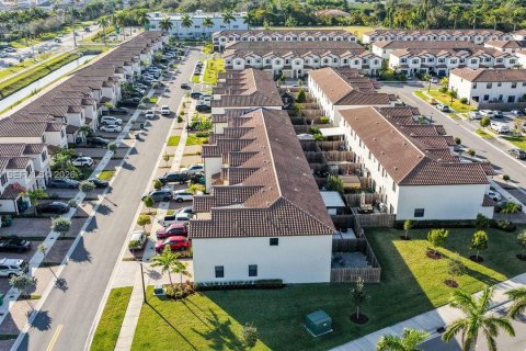 Touwnhouse à vendre à Homestead, Floride: 3 chambres, 157.47 m2 № 2090459 - photo 5
