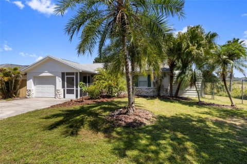 House in Lakeland, Florida 2 bedrooms, 105.35 sq.m. № 1901590 - photo 1