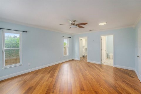 House in Gulfport, Florida 4 bedrooms, 190.08 sq.m. № 1802364 - photo 13