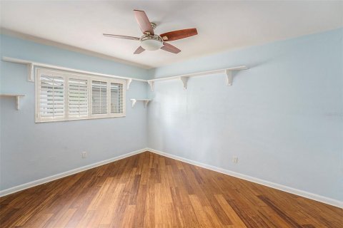 House in Gulfport, Florida 4 bedrooms, 190.08 sq.m. № 1802364 - photo 20