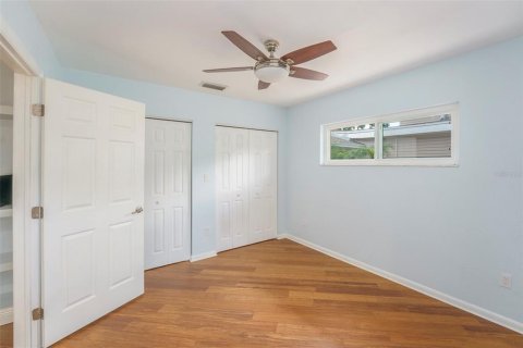 House in Gulfport, Florida 4 bedrooms, 190.08 sq.m. № 1802364 - photo 22