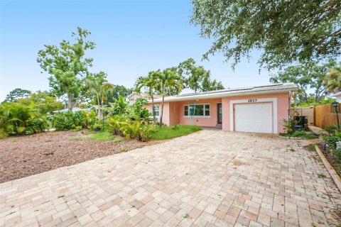 House in Gulfport, Florida 4 bedrooms, 190.08 sq.m. № 1802364 - photo 3