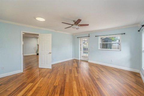 House in Gulfport, Florida 4 bedrooms, 190.08 sq.m. № 1802364 - photo 14
