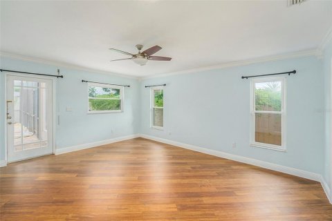 House in Gulfport, Florida 4 bedrooms, 190.08 sq.m. № 1802364 - photo 12